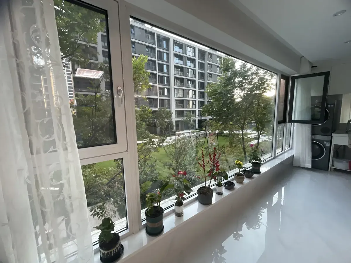 苏州相城翠樾庭 1阳台系统窗封窗实景图1