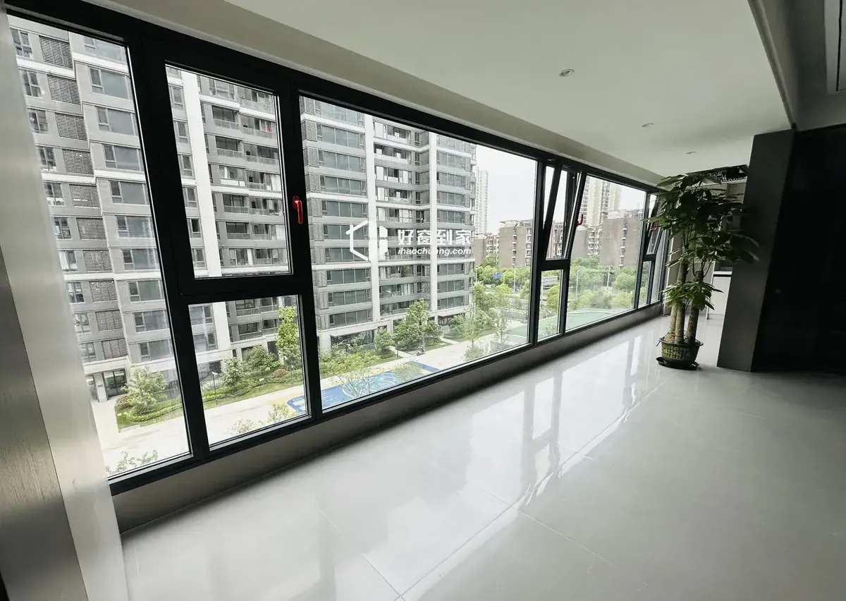 苏州相城翠樾庭 3阳台系统窗封窗实景图1