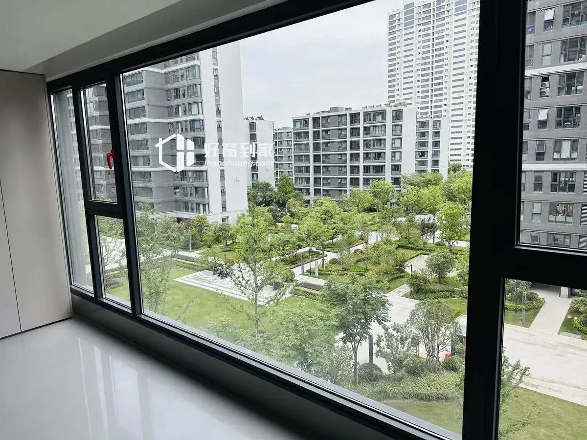 苏州相城翠樾庭 3阳台系统窗封窗实景图3