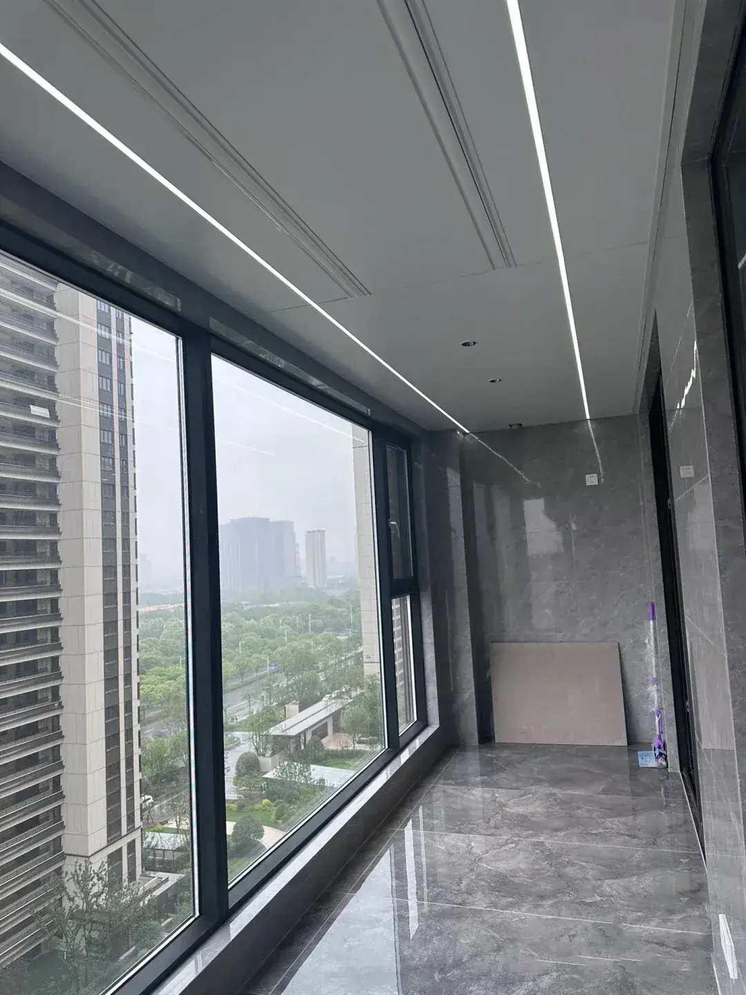 苏州相城翠樾庭 4阳台系统窗封窗实景图1