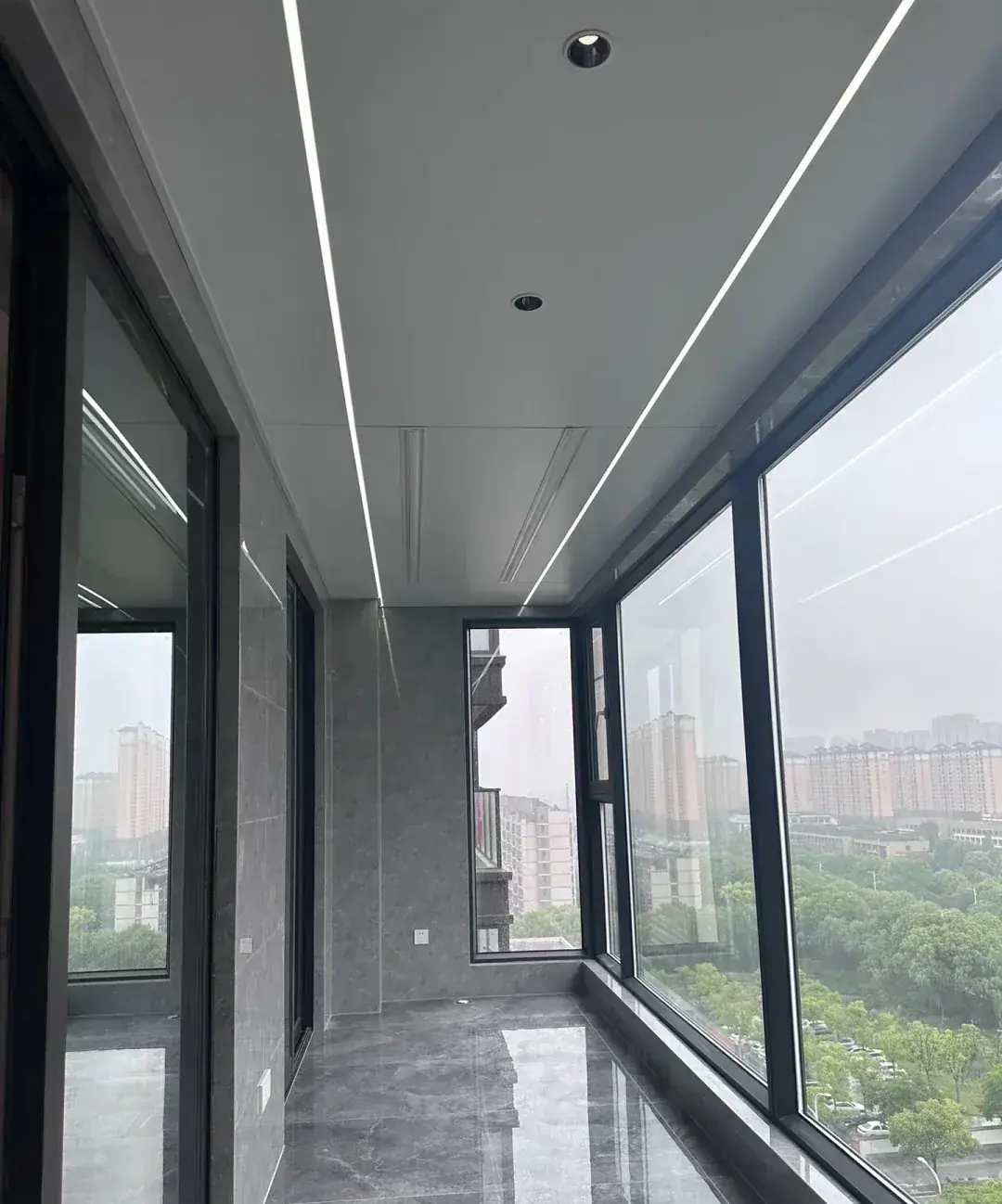 苏州相城翠樾庭 4阳台系统窗封窗实景图2