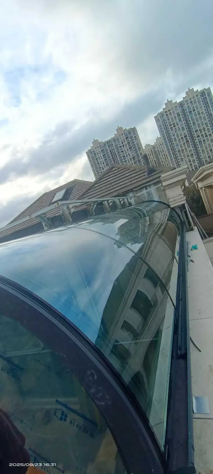 别墅弯钢玻璃阳光房，通透屋面采光顶