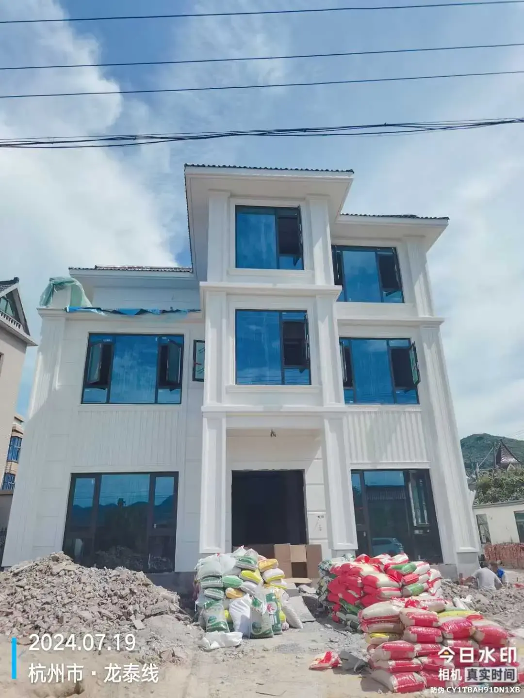 两款自建别墅门窗样式对比实拍