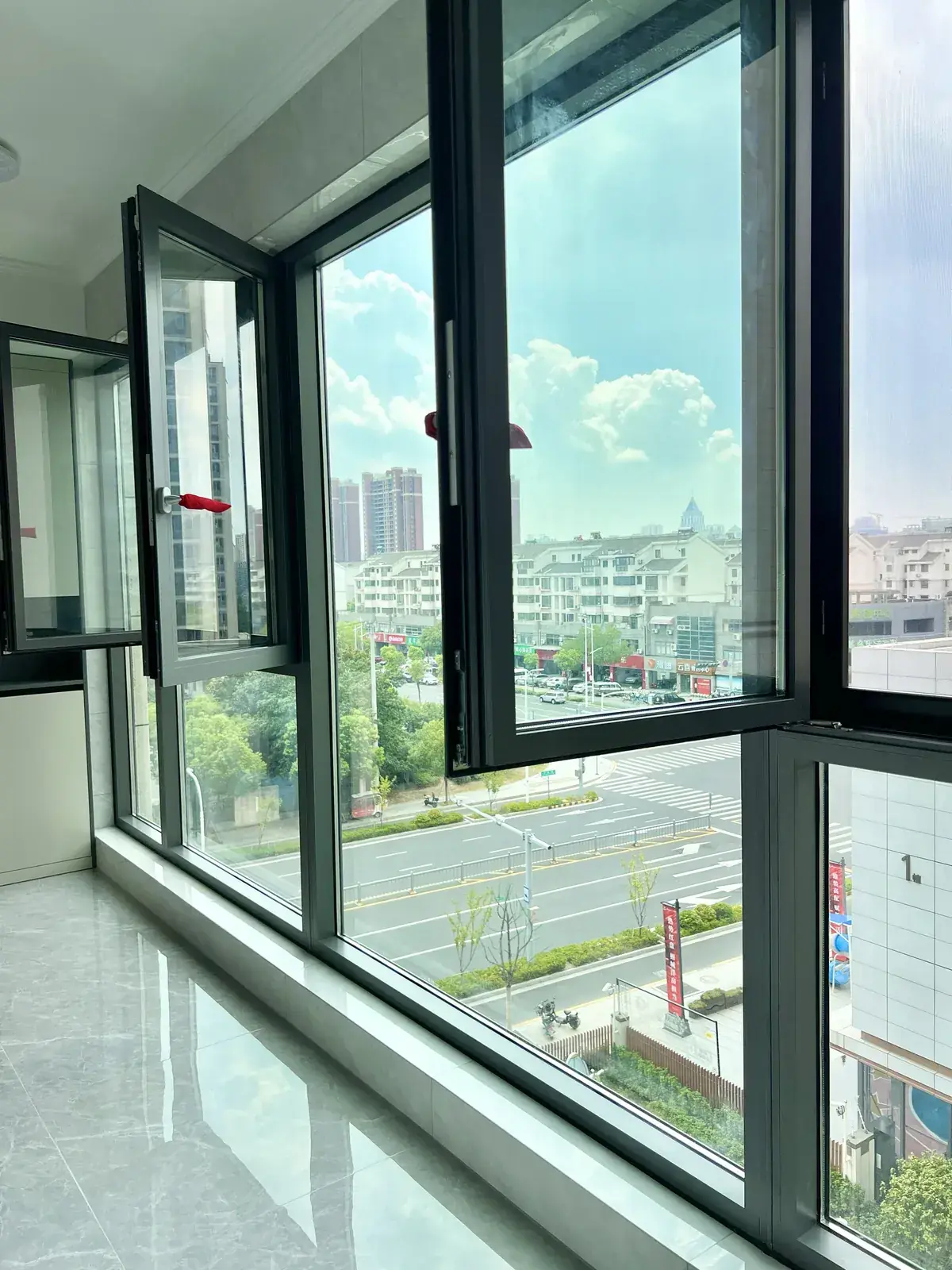 苏州相城锦绣雅著阳台系统窗封窗实景图1