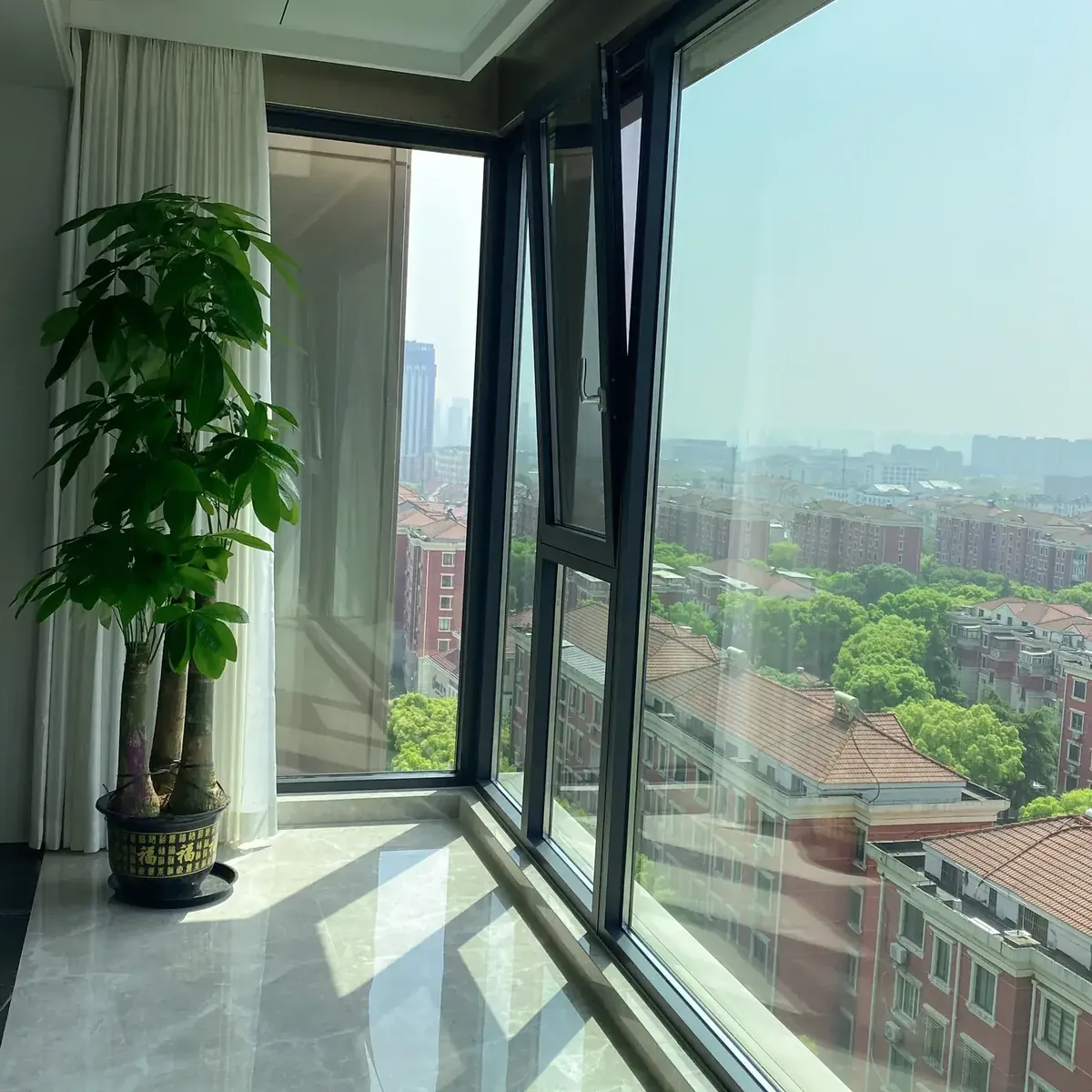 苏州吴中久寻花园阳台系统窗封窗实景图1