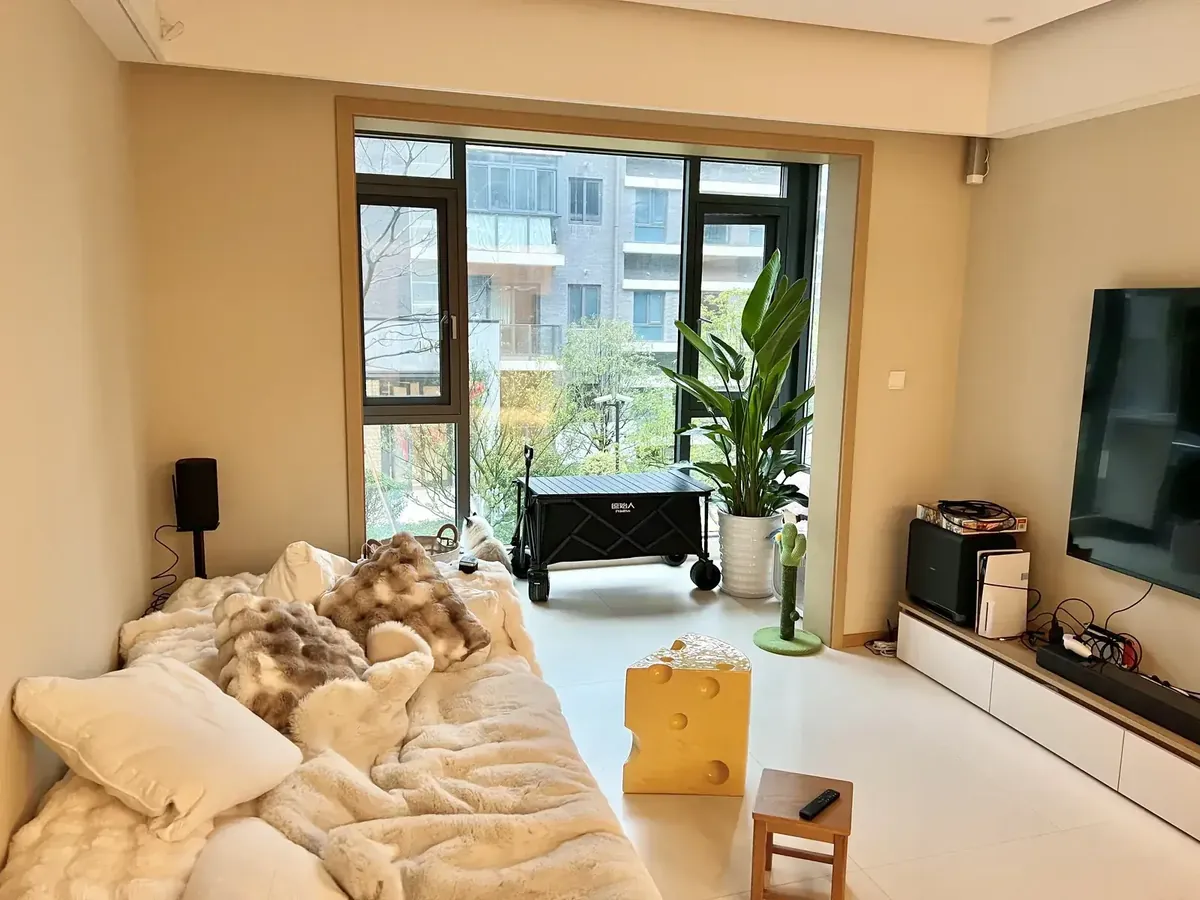 苏州吴中苏州樾府阳台系统窗封窗实景图2