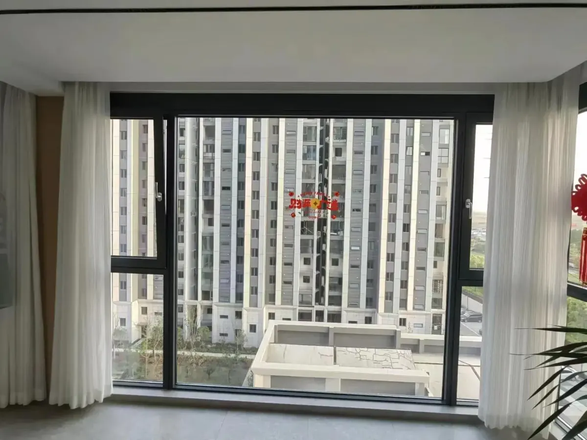 苏州相城天房美瑜 1阳台系统窗封窗实景图2