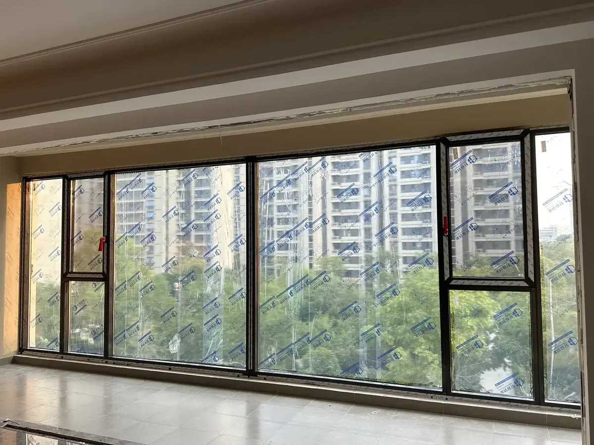 苏州相城天境上辰阳台系统窗封窗实景图2