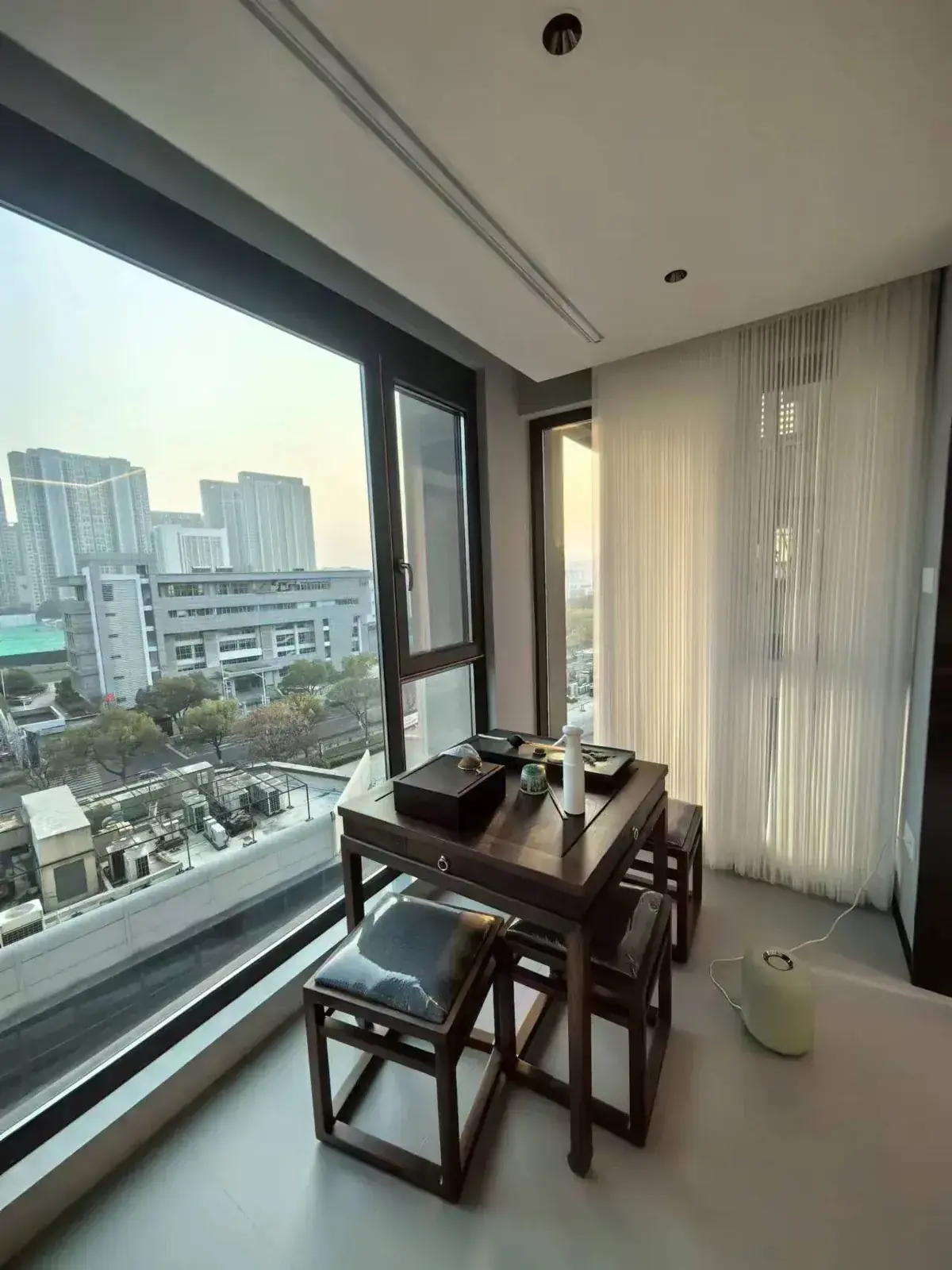 苏州高新中旅狮山名门阳台系统窗封窗实景图2