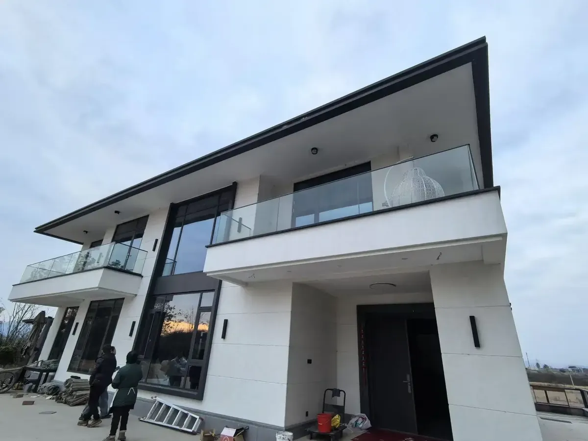 现代自建别墅整屋系统窗外立面