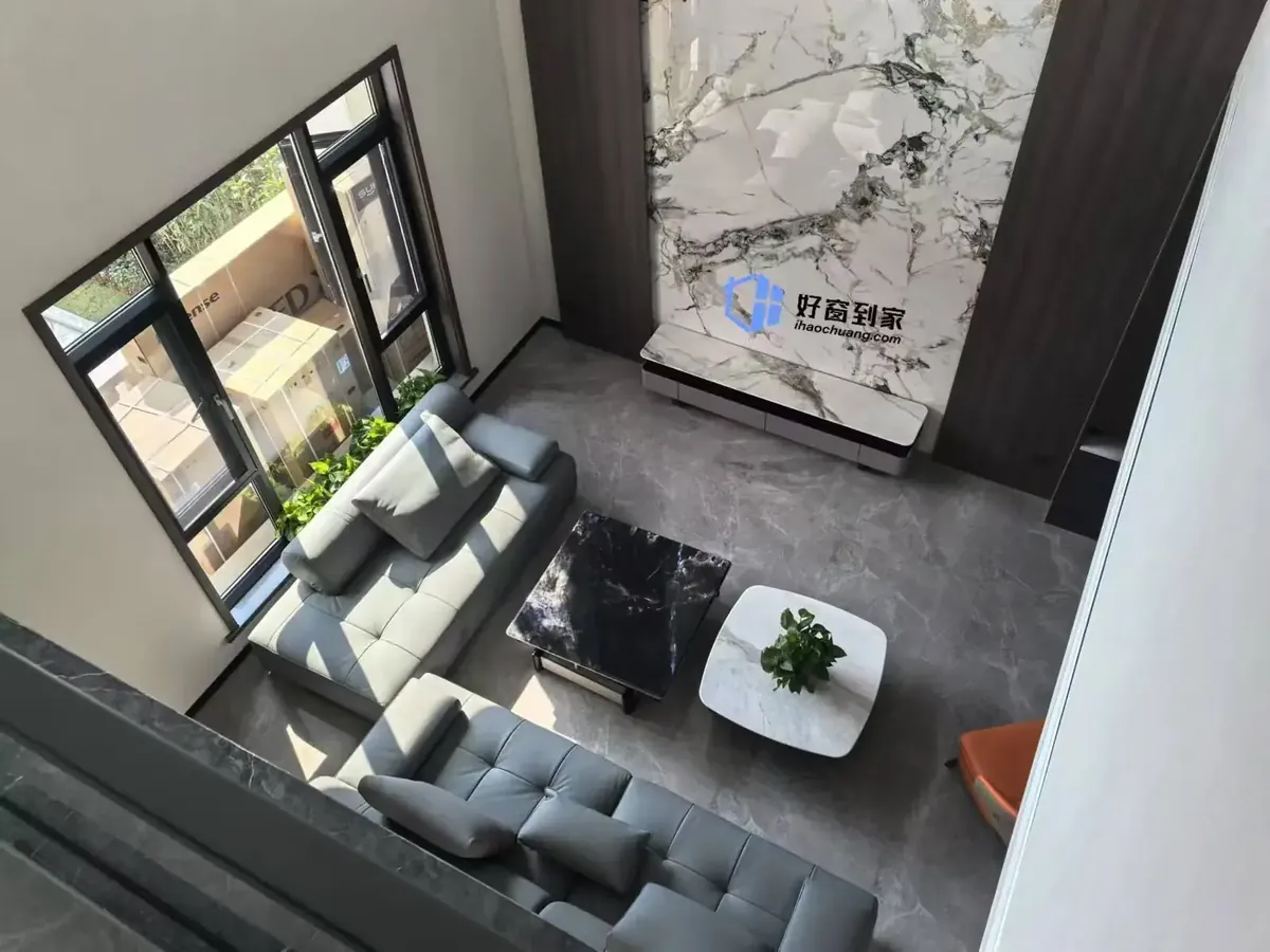 自建房入户全景，大面落地系统窗实拍