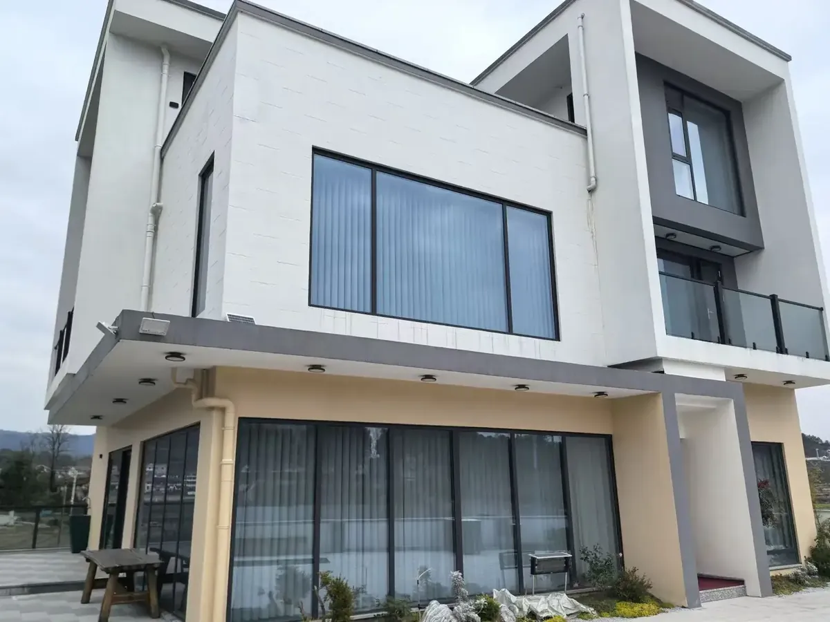 现代自建房双层落地系统窗细节实景