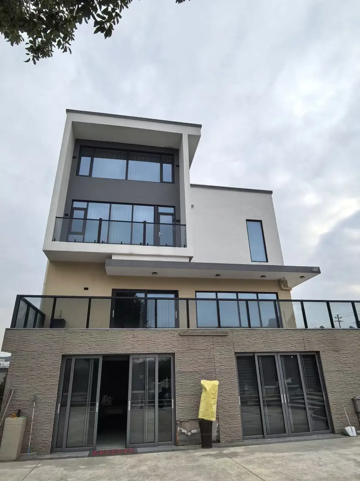 诸暨自建房全景，多层系统窗实景