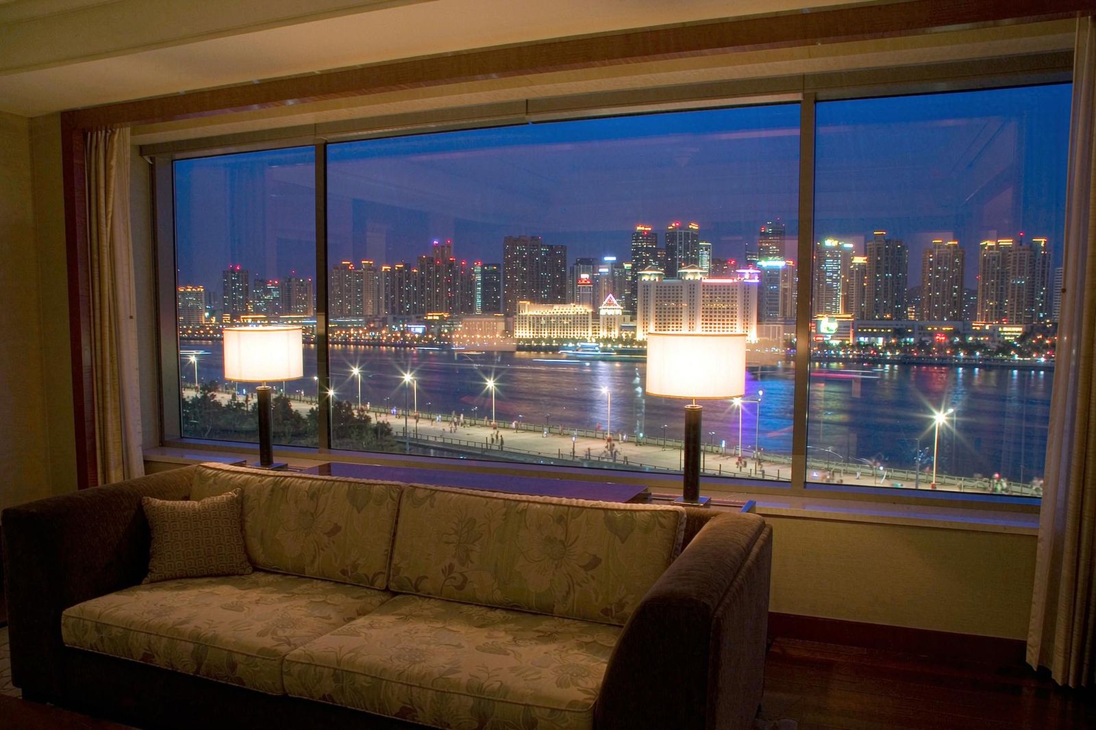 夜景户型最该上 AR 减反射
